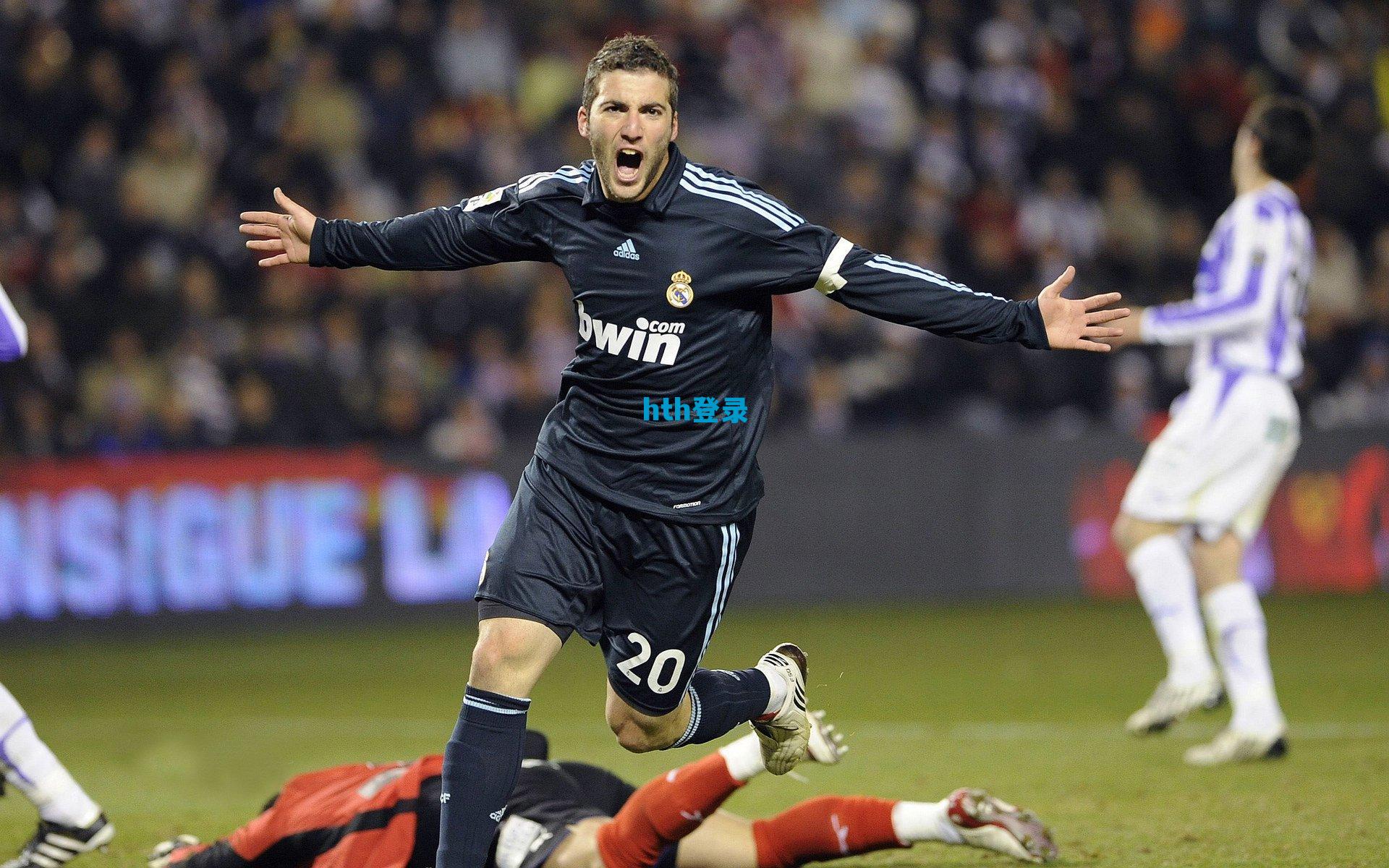 尤文图斯与那不勒斯就米雷蒂转会展开拉锯战，要价1800万欧元，报价仅1000万加奖金